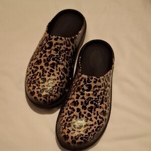 OOFOS Cheetah  Print Mules
